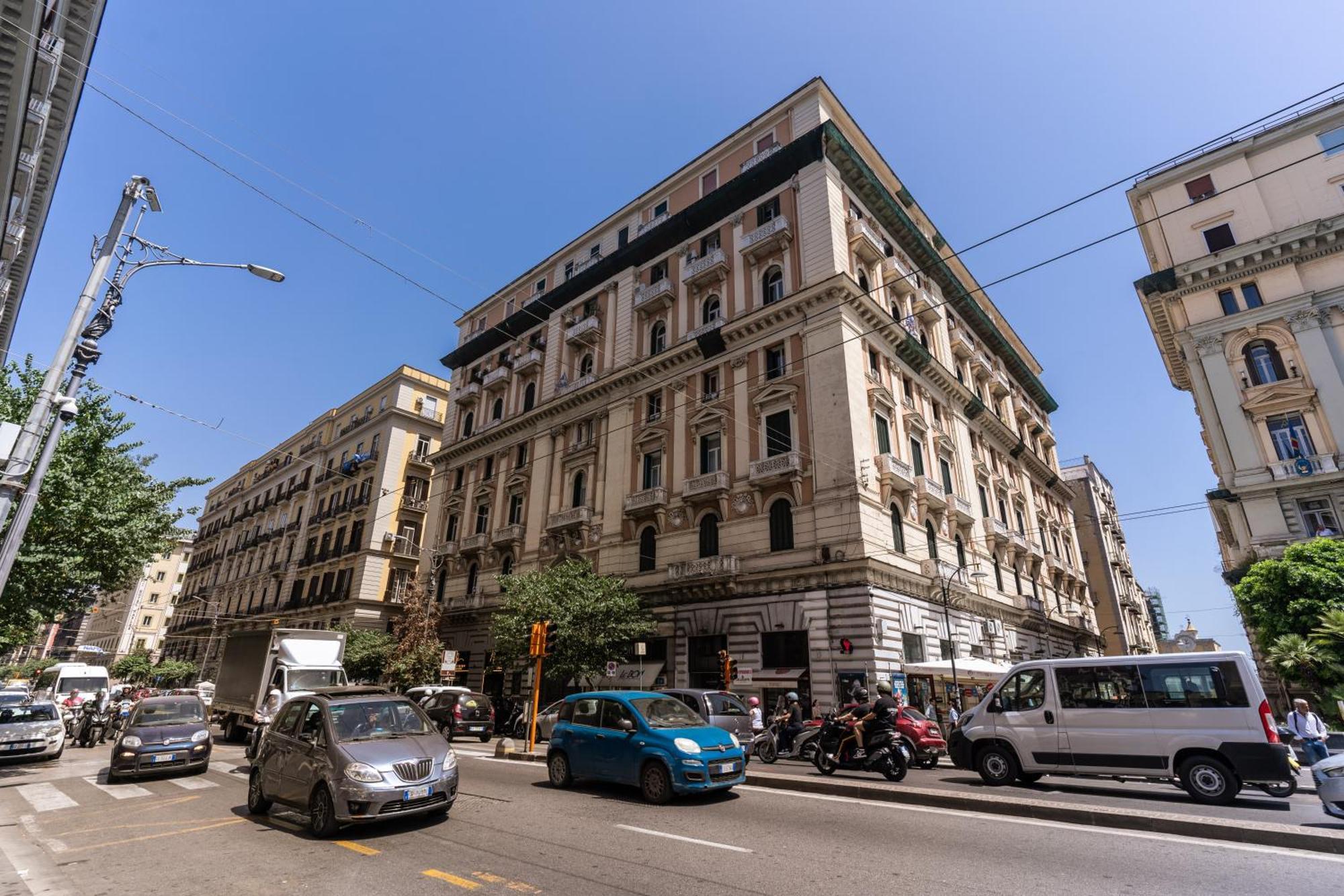 Agora Borsa * Nápoles